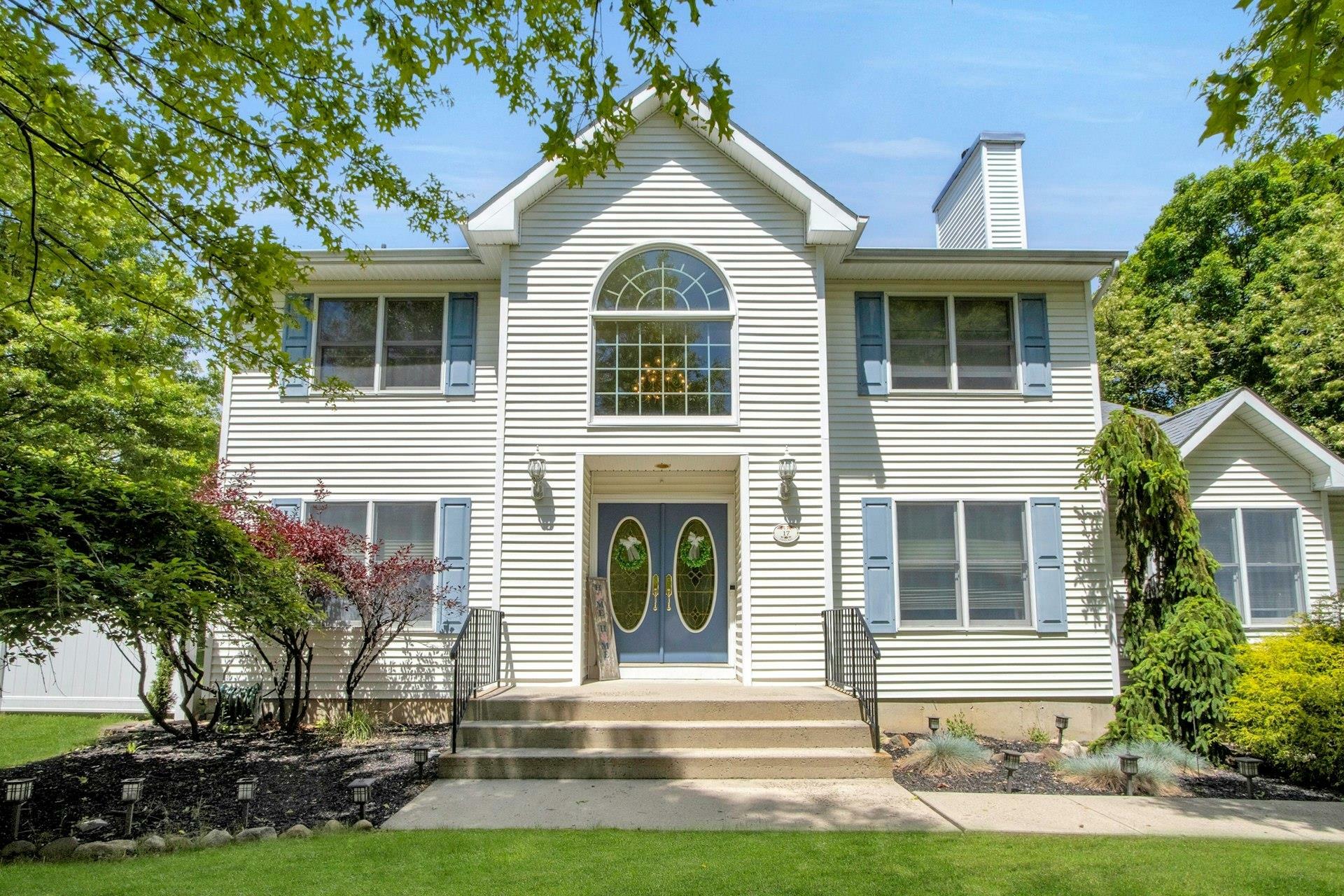 Property Photo: 17 Viohl Way NY 10923