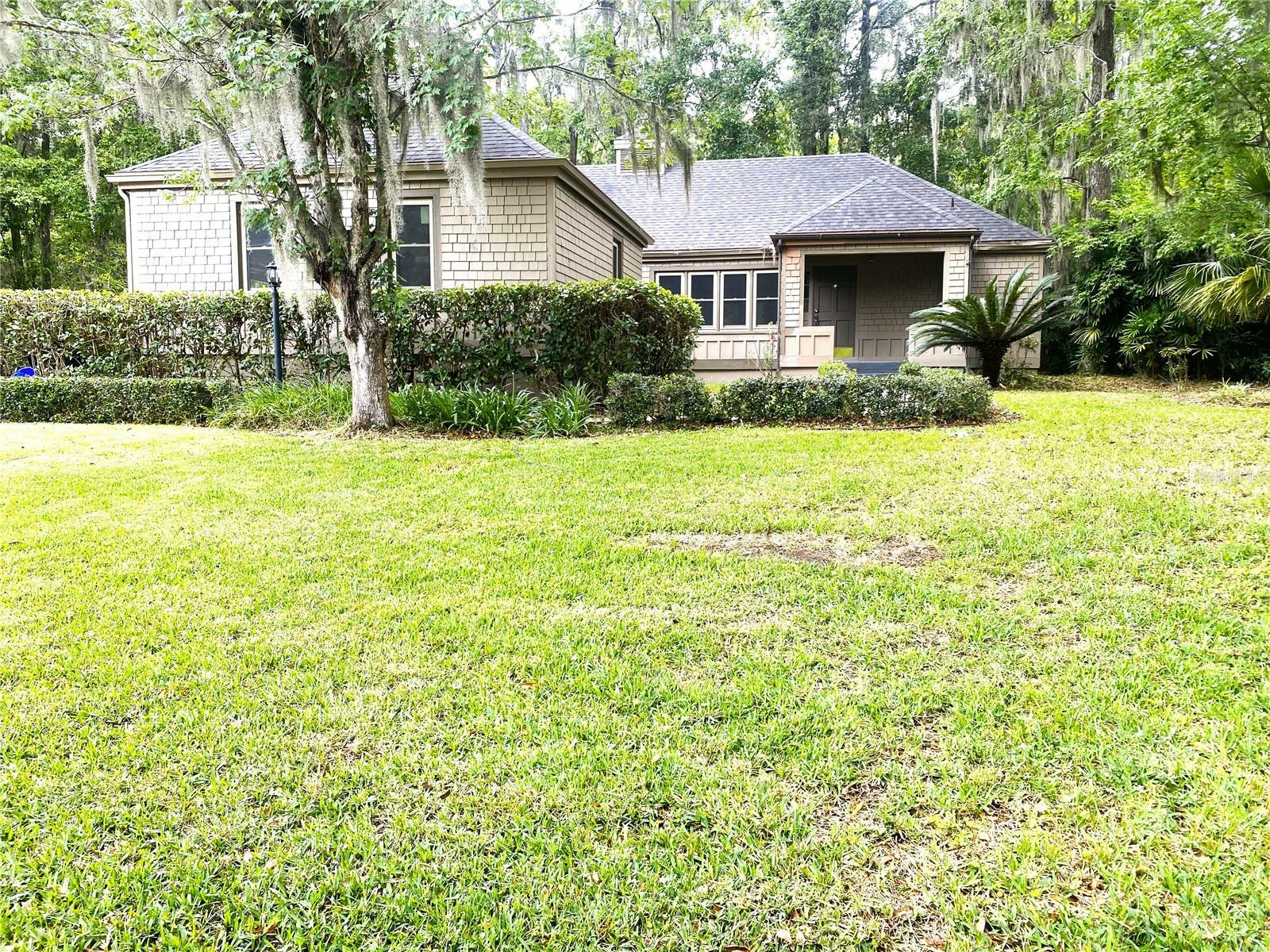Property Photo: 8502 SW 52nd Place FL 32608