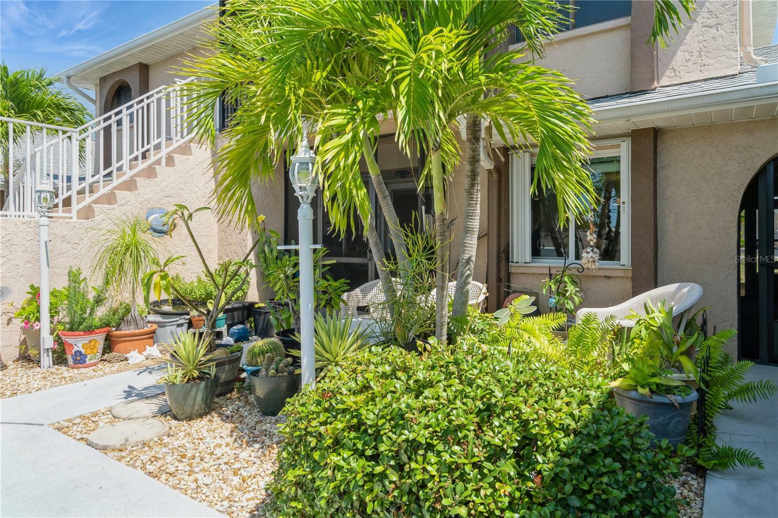 Property Photo: 527 Cape Coral Parkway W 4 FL 33914