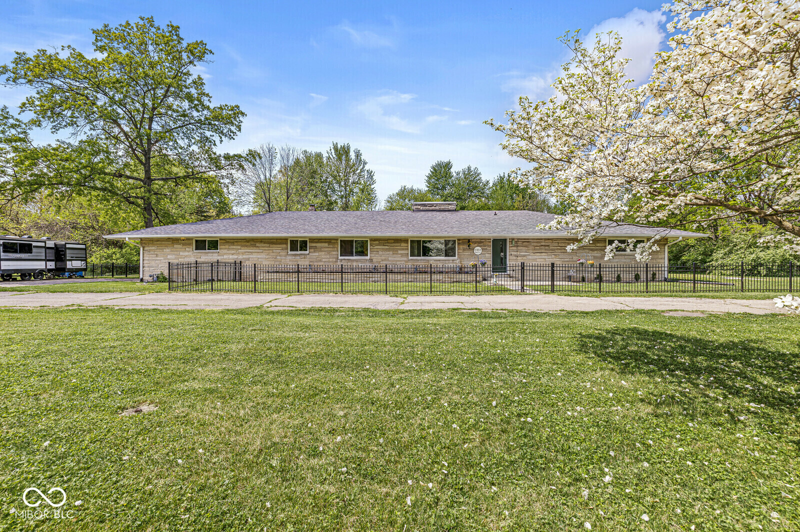 Property Photo: 6464 Whitley Lane IN 46260