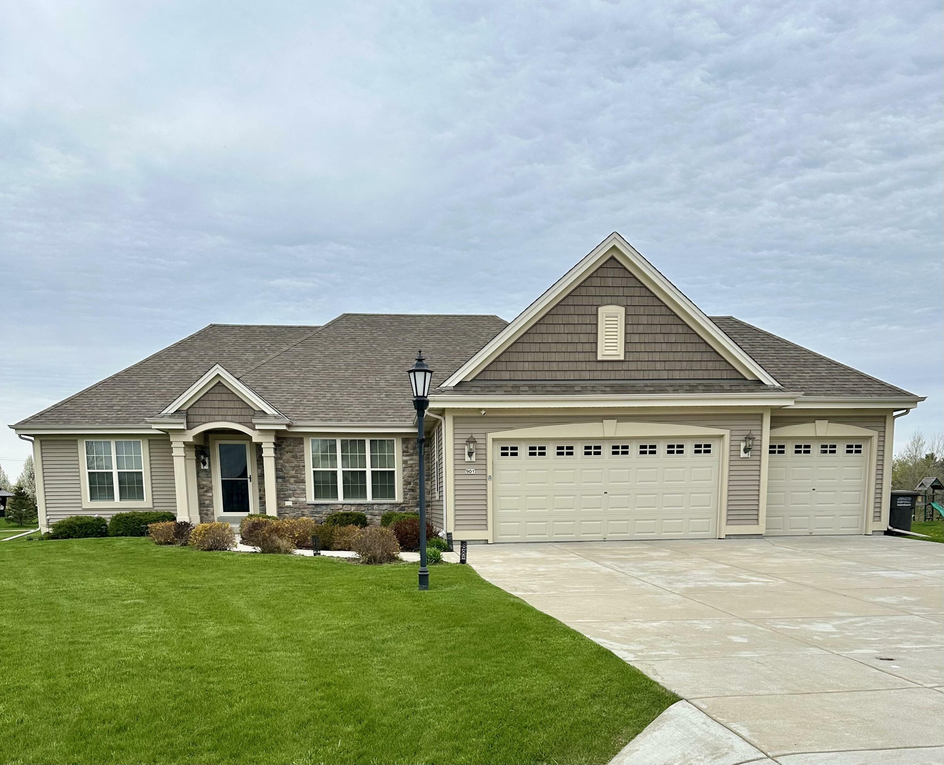901 Hastings Dr  Eagle WI 53119 photo