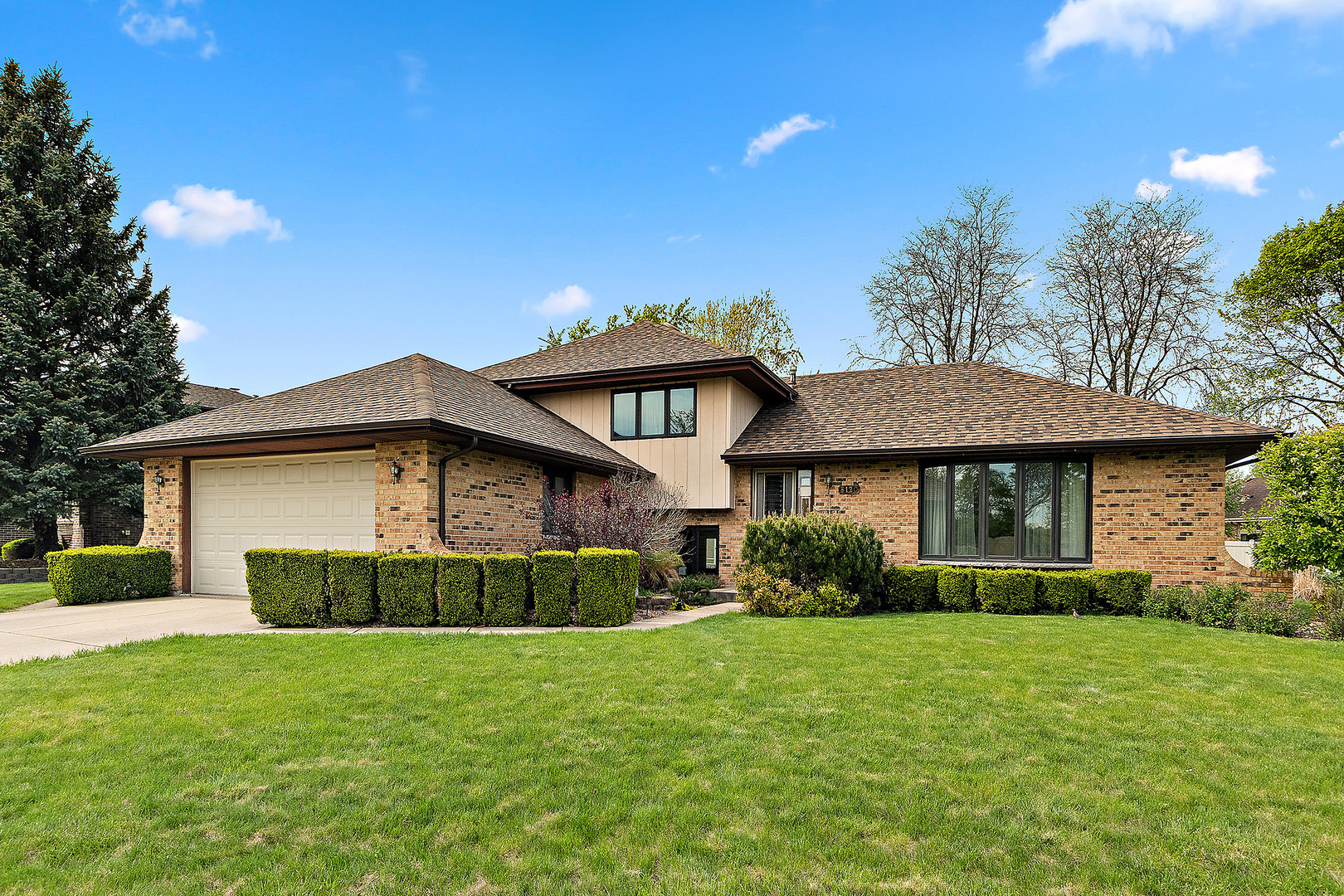 Property Photo: 8120 Cherokee Trail IL 60477