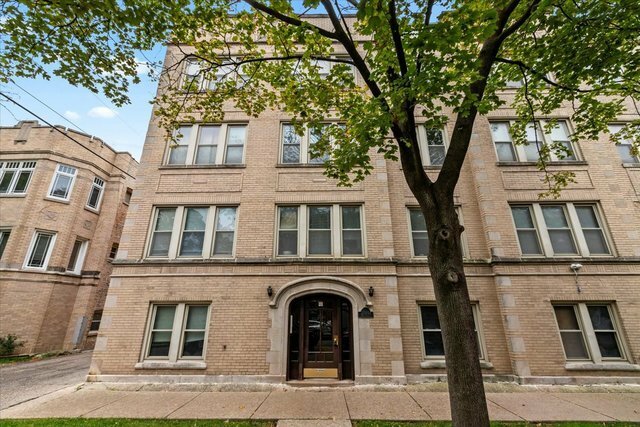 Property Photo: 3257 W Olive Avenue 1E IL 60659