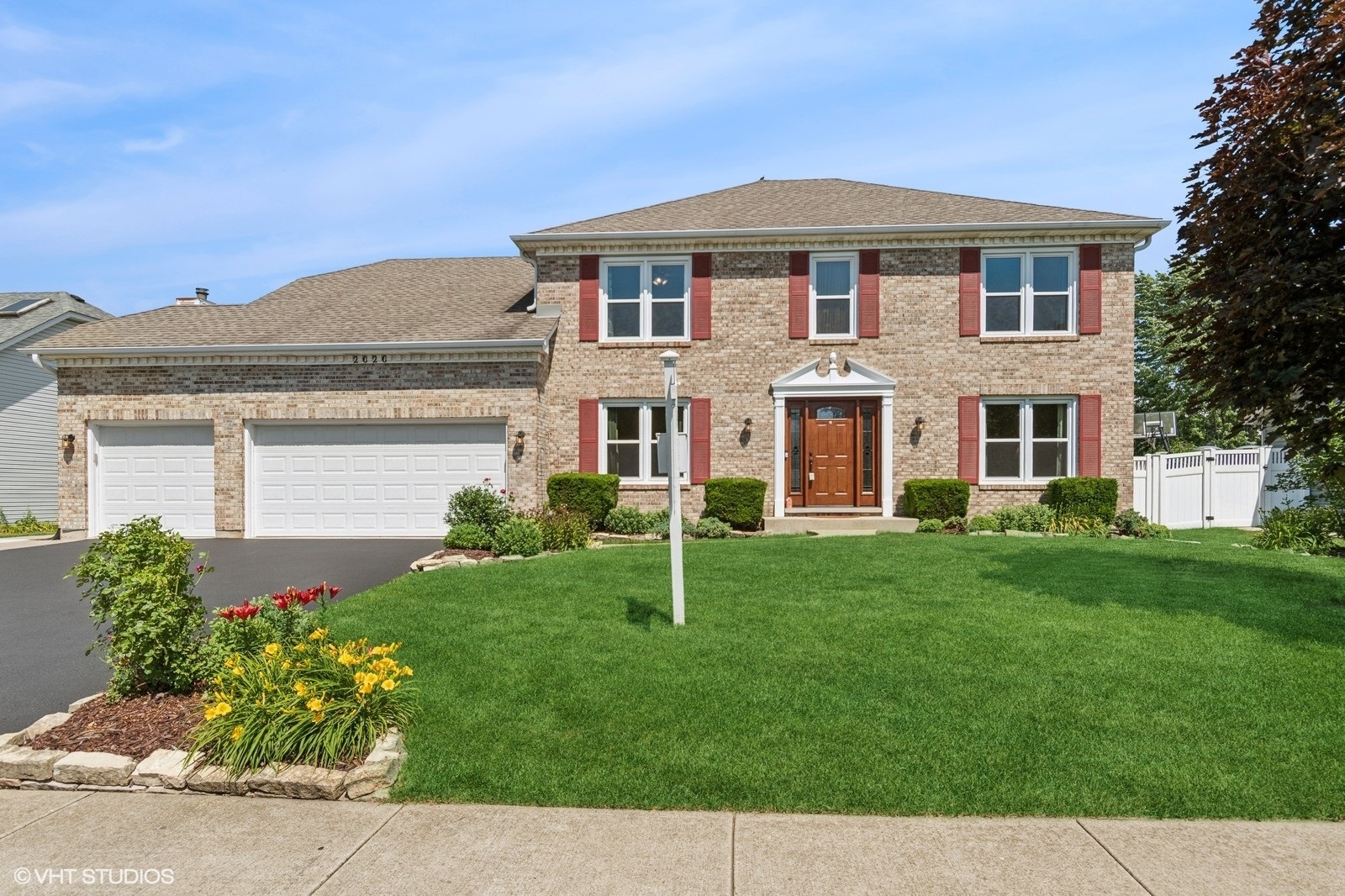 Property Photo:  2020 Saint Andrews Drive  IL 60586 