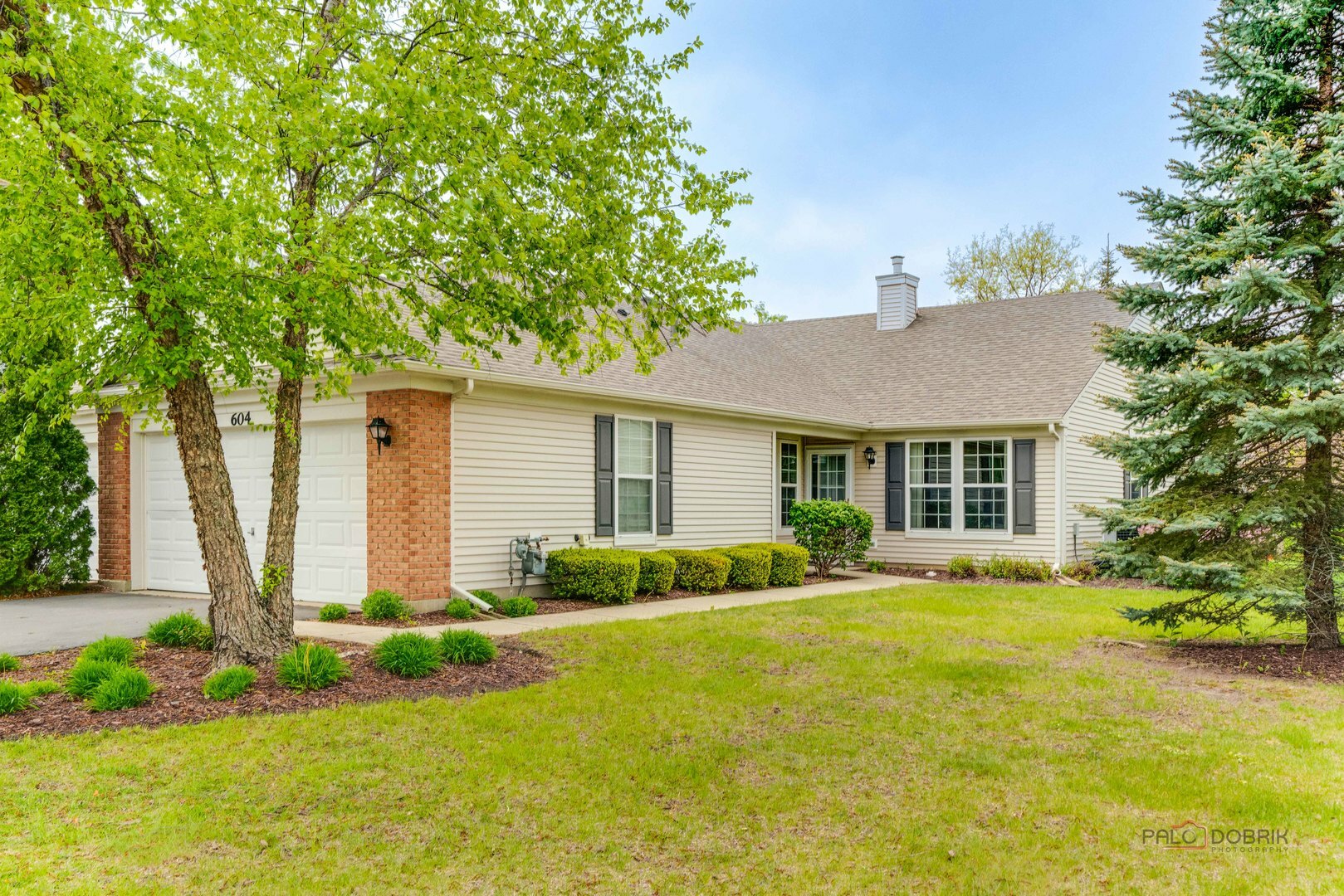 Property Photo:  604 S Essington Drive  IL 60073 
