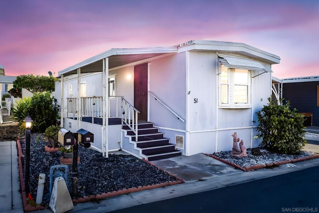 Property Photo:  1600 E Vista Way Spc 51  CA 92084 