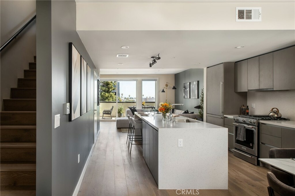 Property Photo: 380 Cordova Street 501 CA 91101
