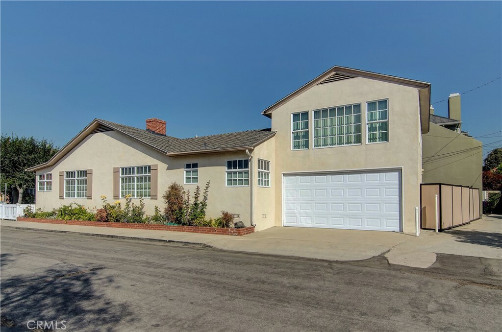 Property Photo: 136 Venetia Drive CA 90803