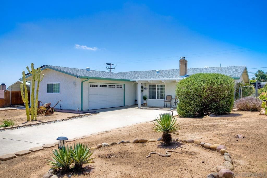 Property Photo:  1038 Knoll Park Ln  CA 92028 