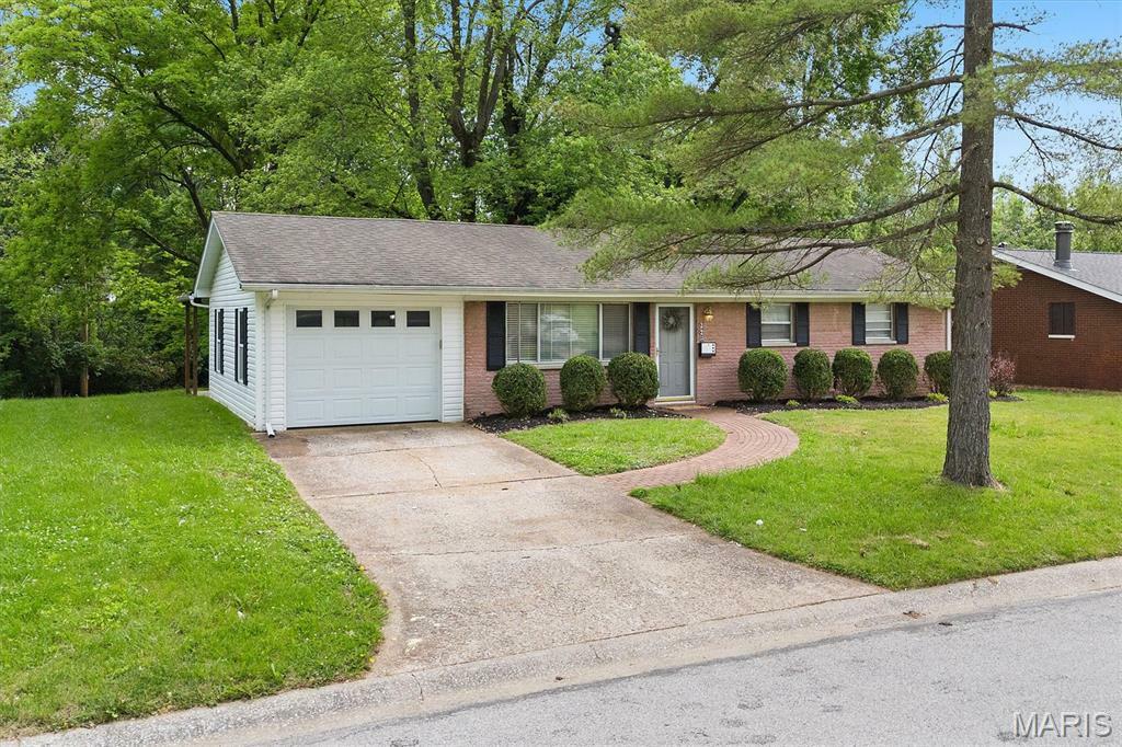 Property Photo: 22 Briarwood Drive IL 62223