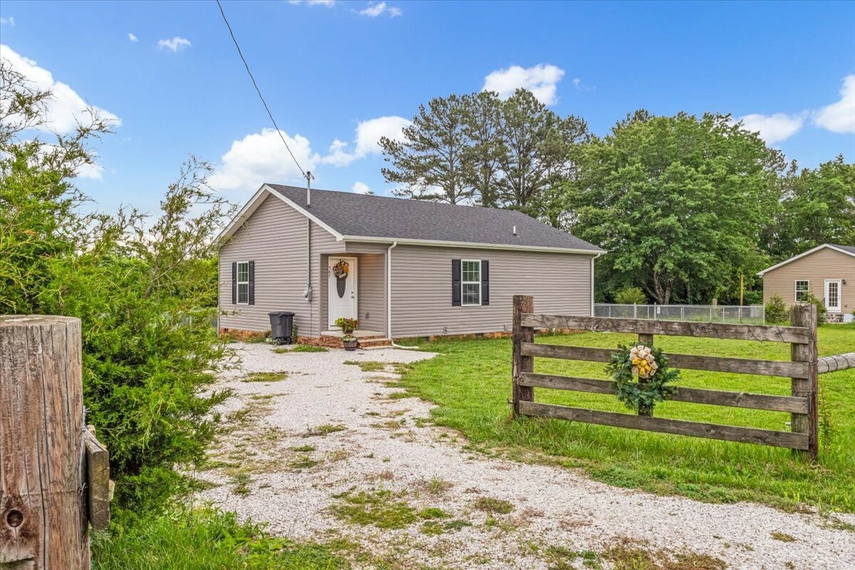 Property Photo: 587 Mason Everette Rd TN 37306