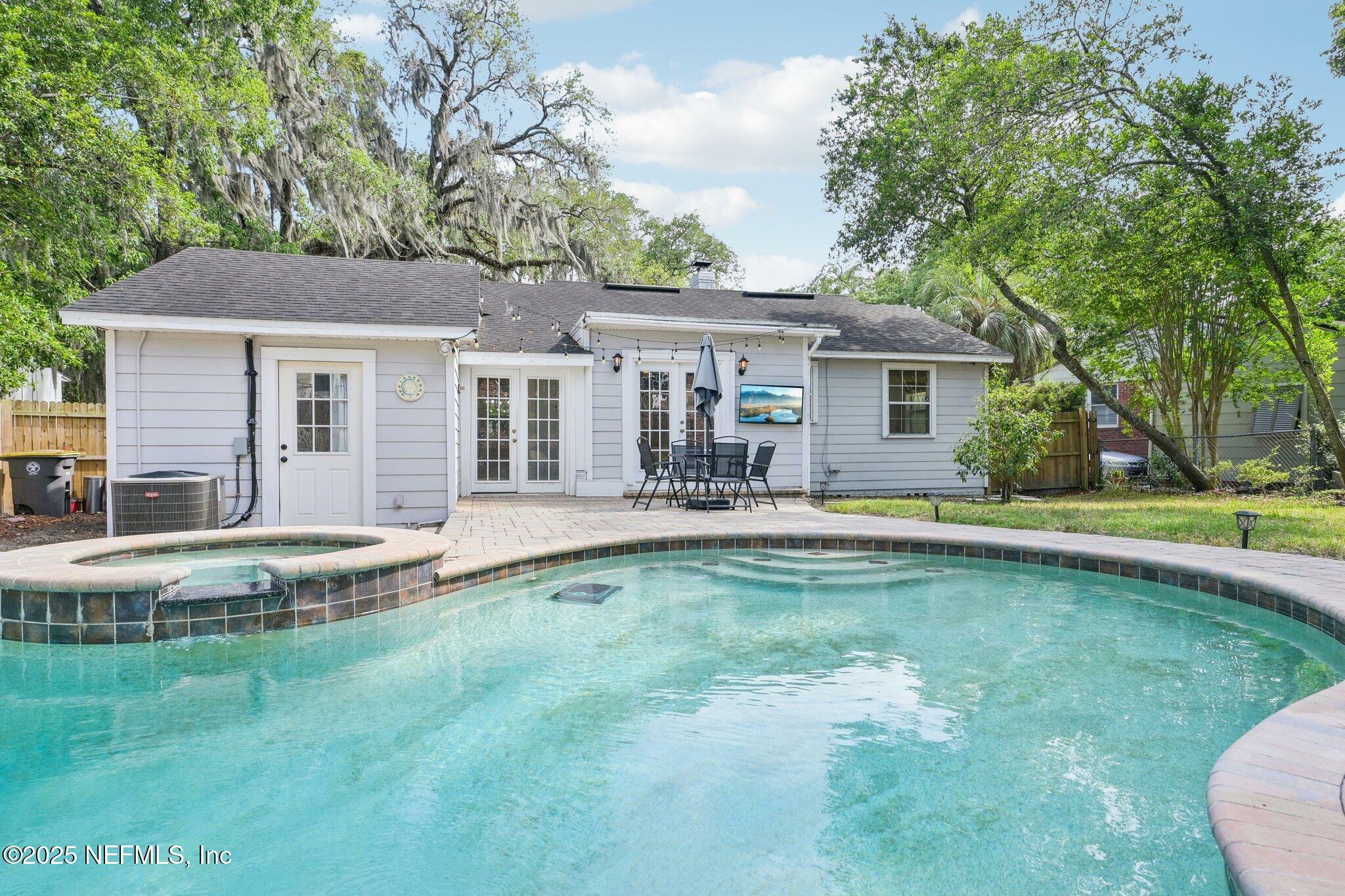 Property Photo: 1733 Geraldine Drive FL 32205