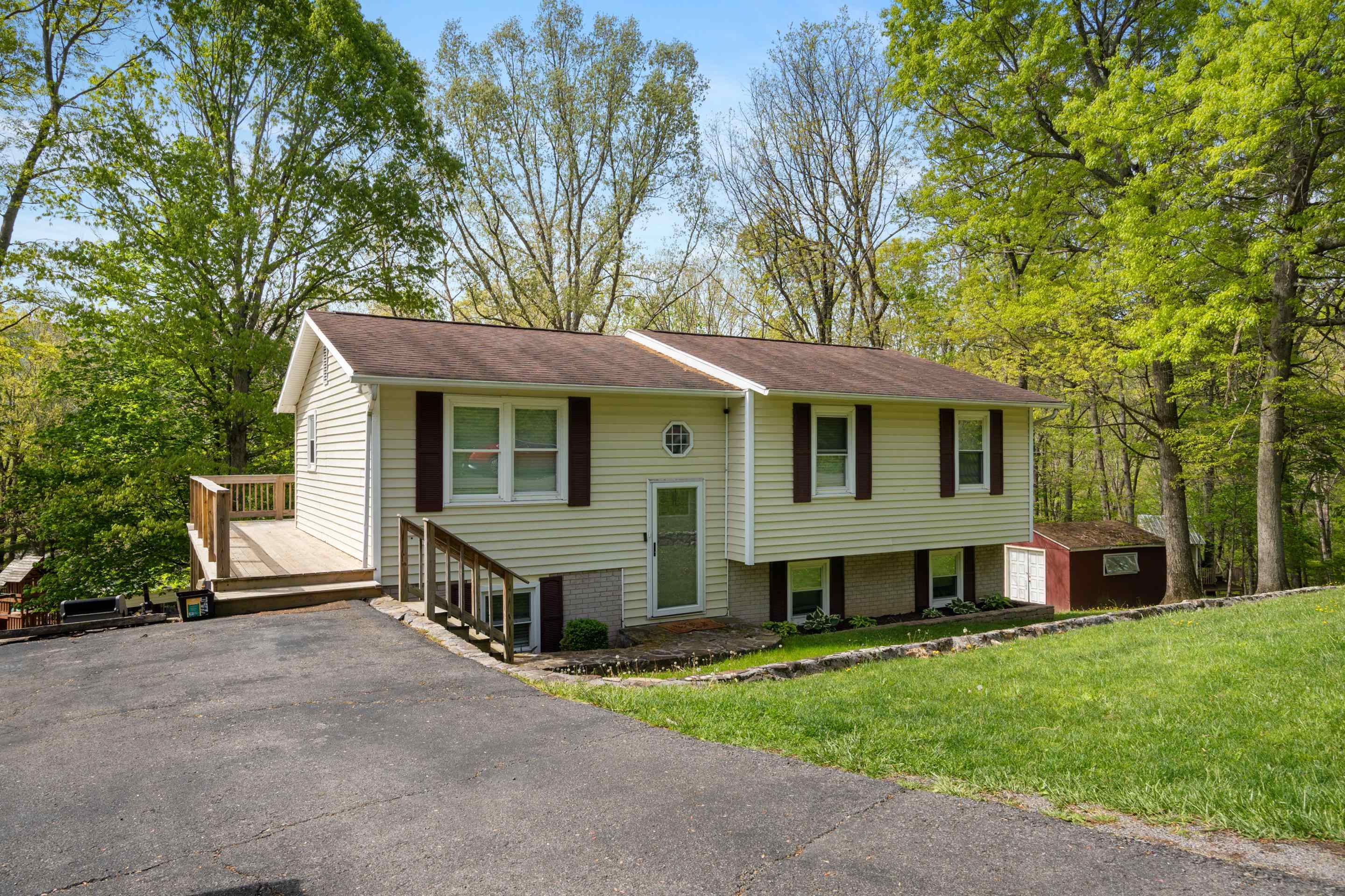 Property Photo: 156 Ridgecrest Street VA 24605