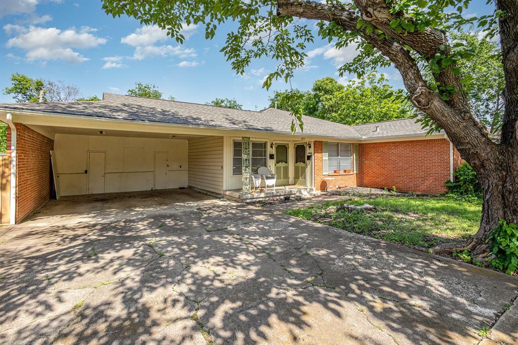 Property Photo: 6709 Ascot Lane TX 75214