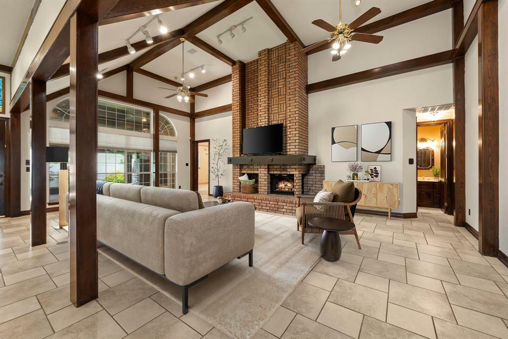 Property Photo: 1617 Oak Creek Drive TX 76054