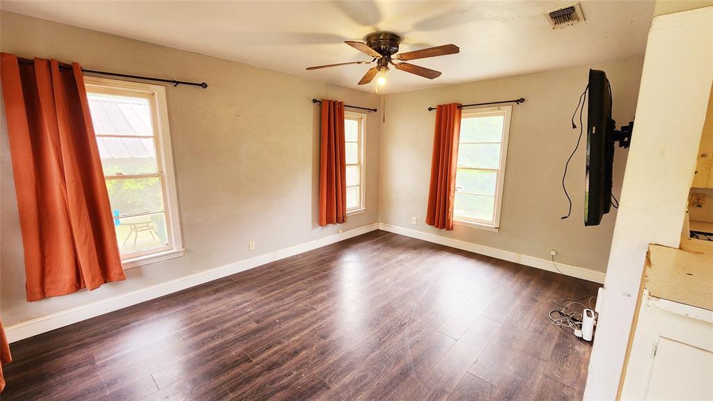 Property Photo: 214 Walnut Street TX 75656
