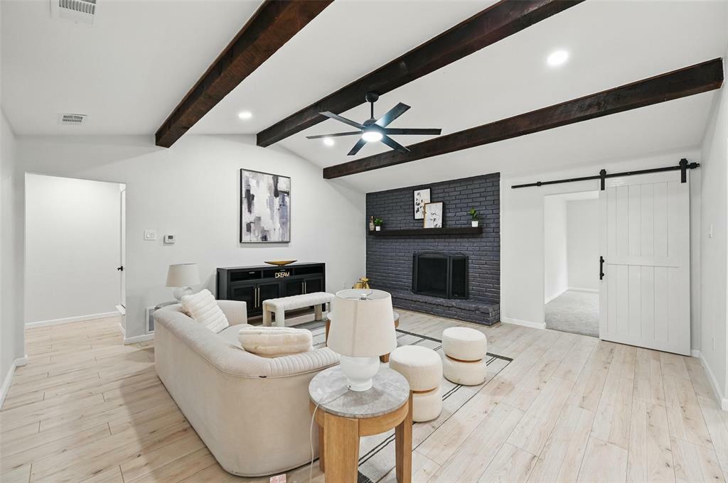 Property Photo: 406 Rickey Canyon Avenue TX 75115