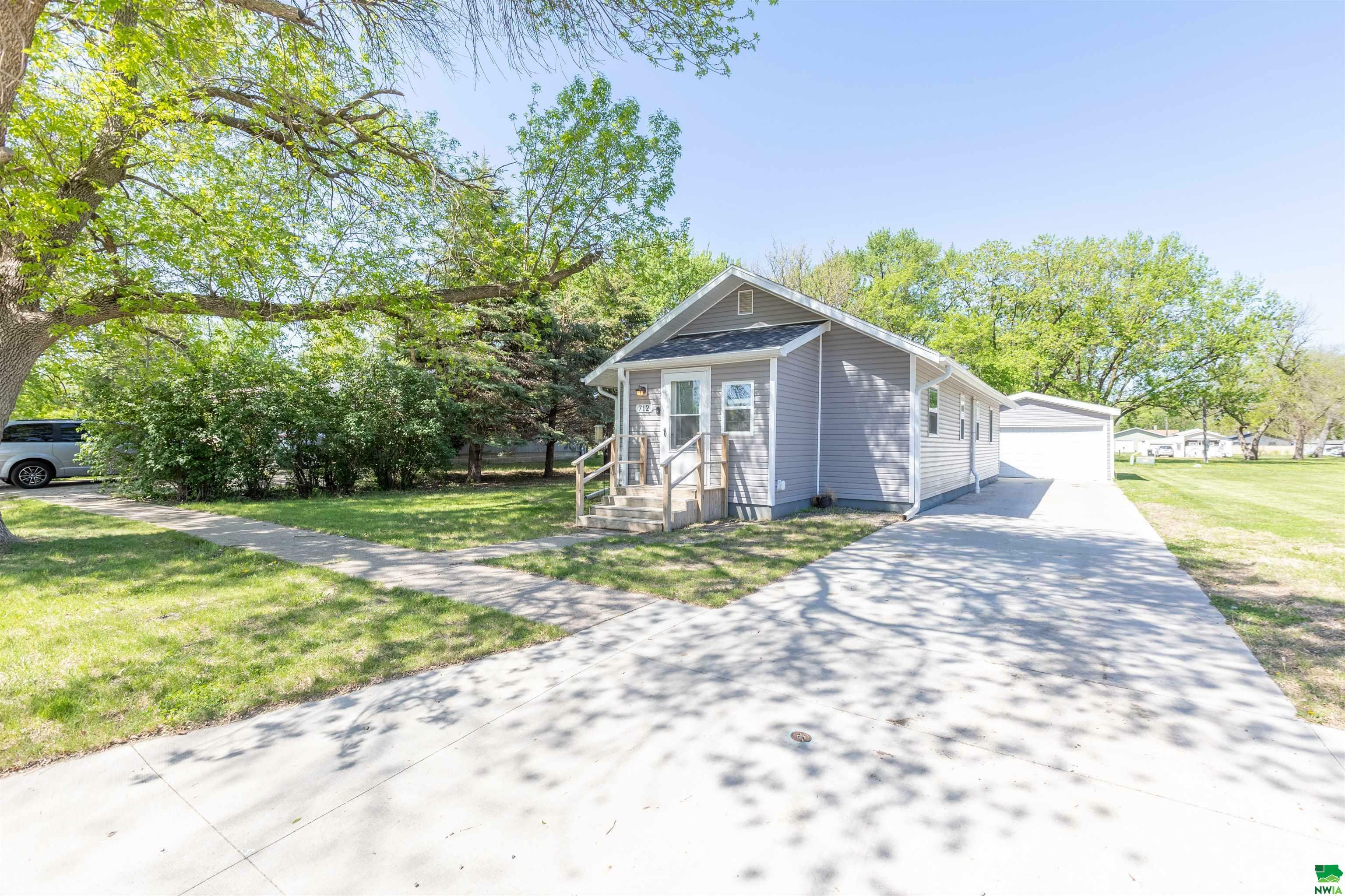 Property Photo: 712 4th Street IA 51040