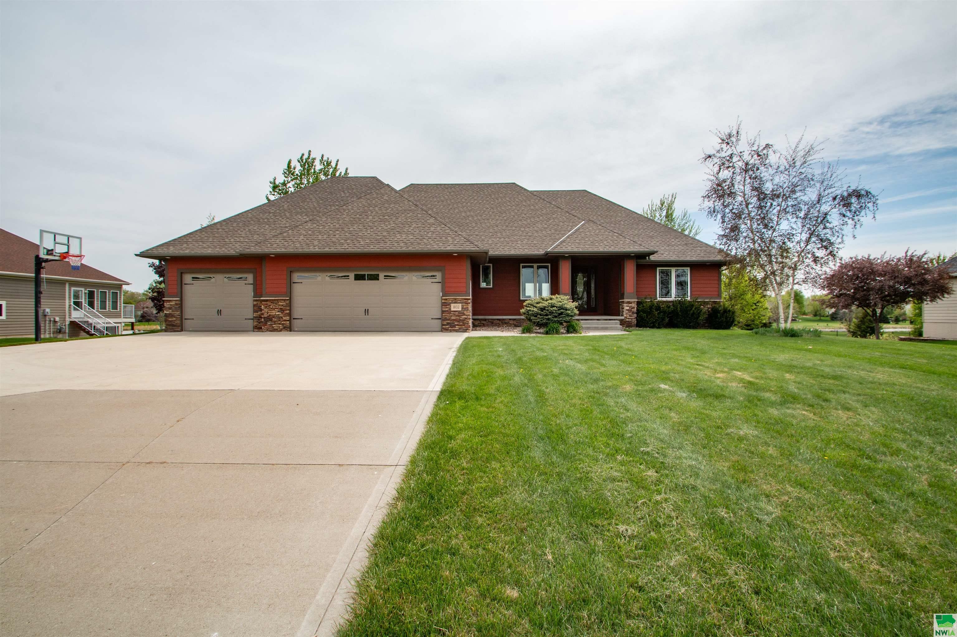 Property Photo:  802 Brookside Dr  SD 57028 
