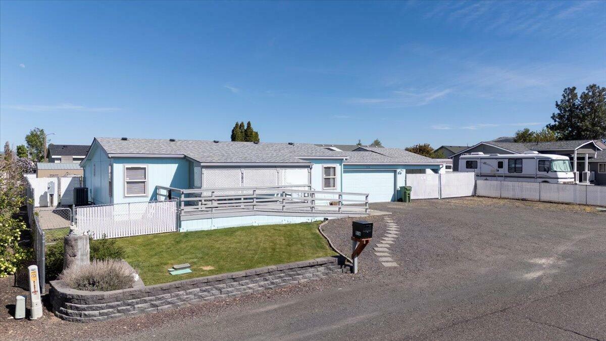 Property Photo: 516 E Viewpoint Drive OR 97734