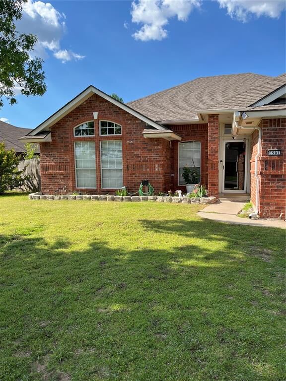 Property Photo: 2901 SW 92nd Street OK 73159
