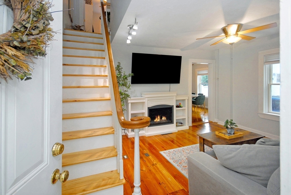 Property Photo:  7 Maple Ct 7  MA 01754 