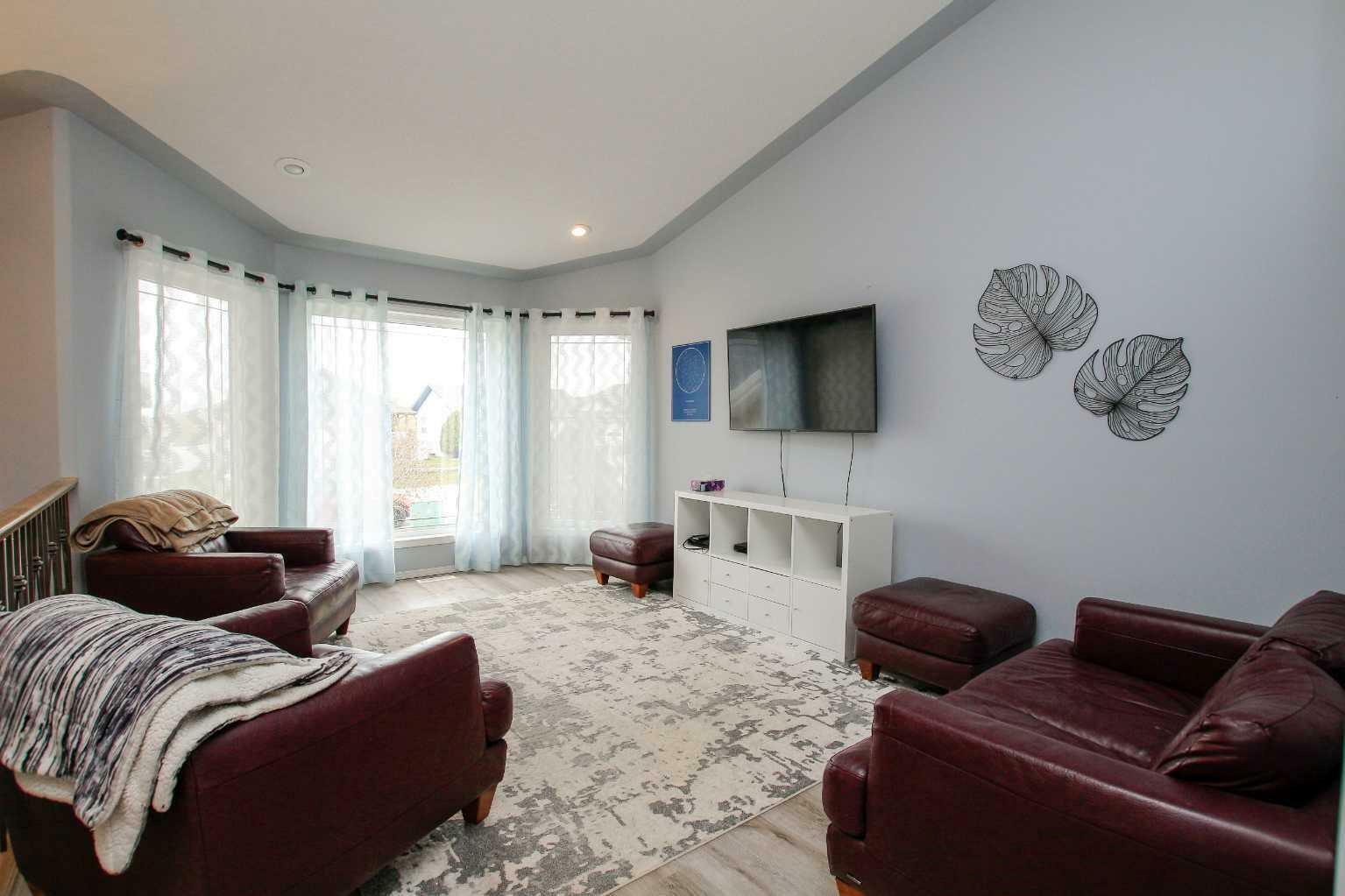 Property Photo: 9 Lyon Crescent AB T4S 2M6