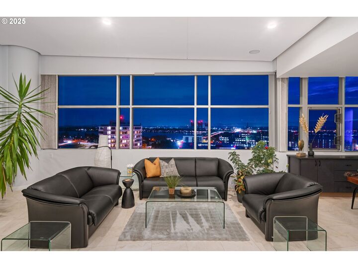 Property Photo:  700 Washington St 1125  WA 98660 