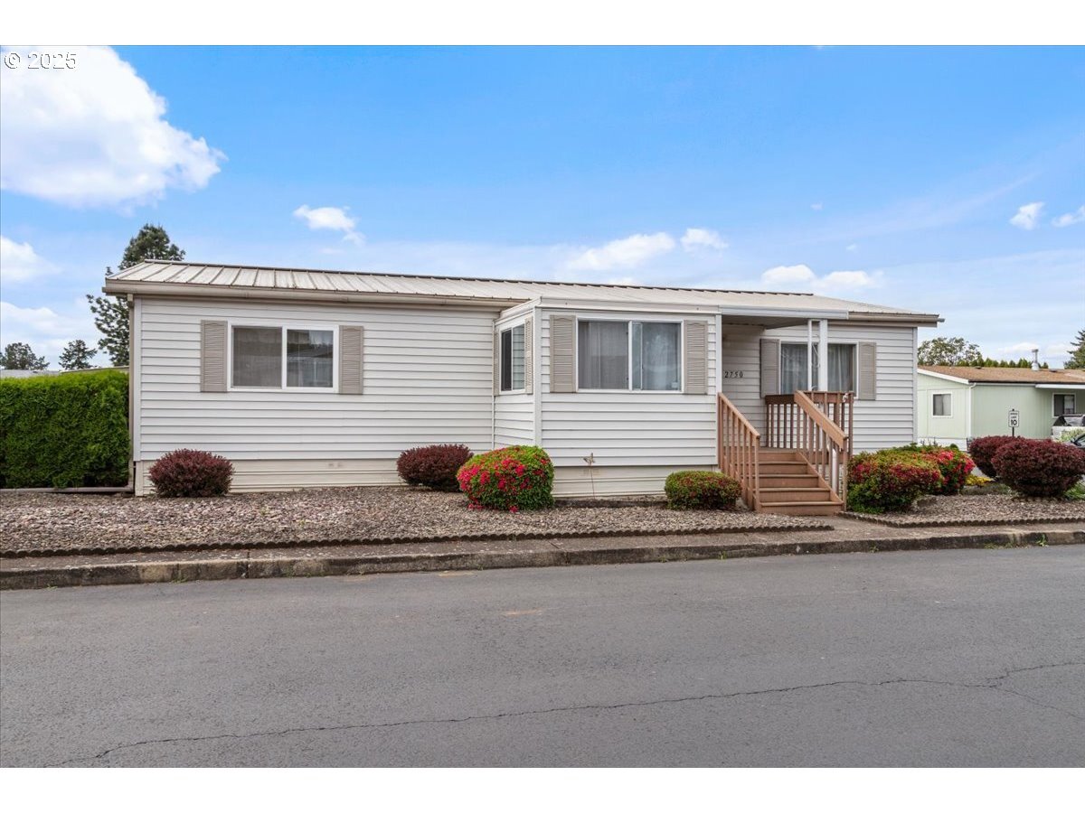 Property Photo: 2750 Oakland Loop SE OR 97317