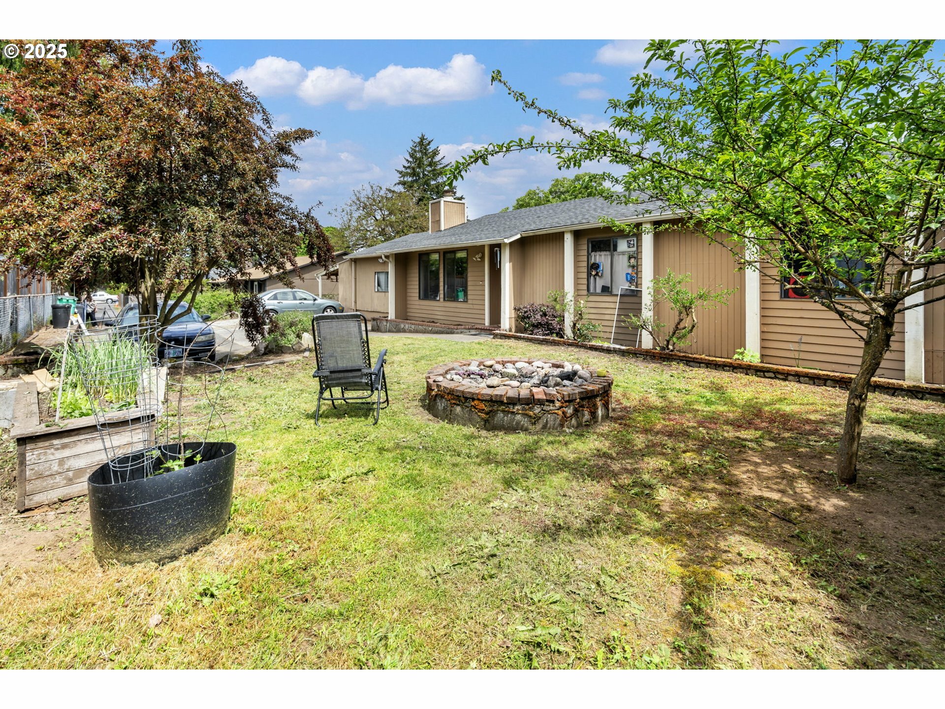 Property Photo: 4402 NE Emerson St A OR 97218