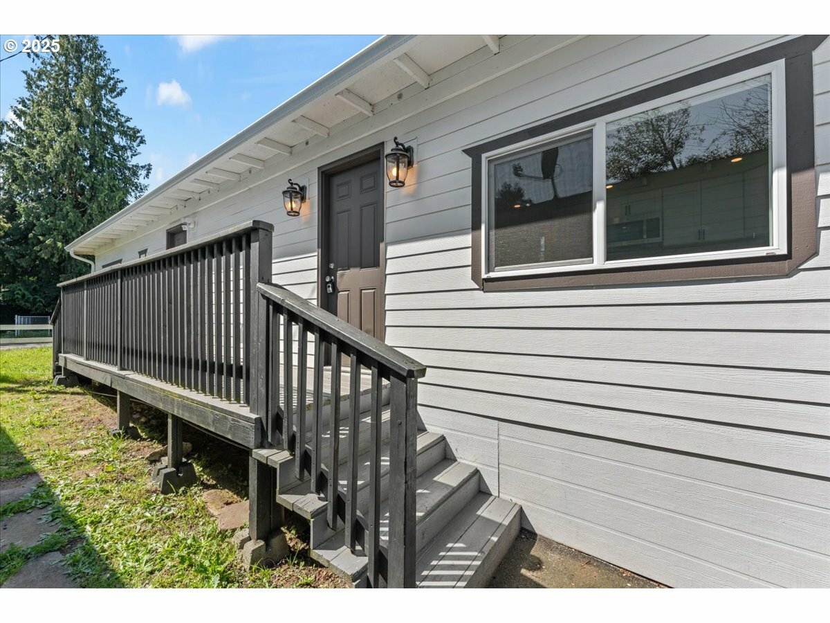 Property Photo: 7120 NE Lombard St 25 OR 97218
