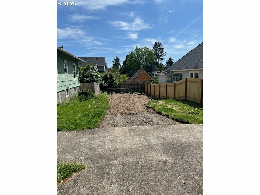 Property Photo:  5536 NE Flanders St  OR 97213 