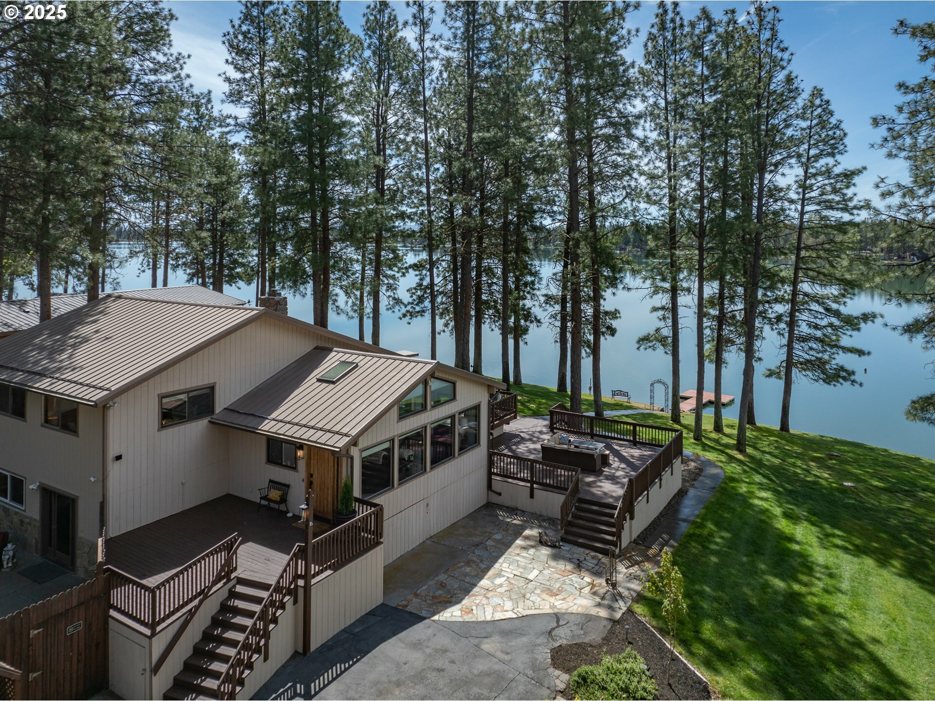 Property Photo: 112 N Sentosa Lake Rd OR 97063