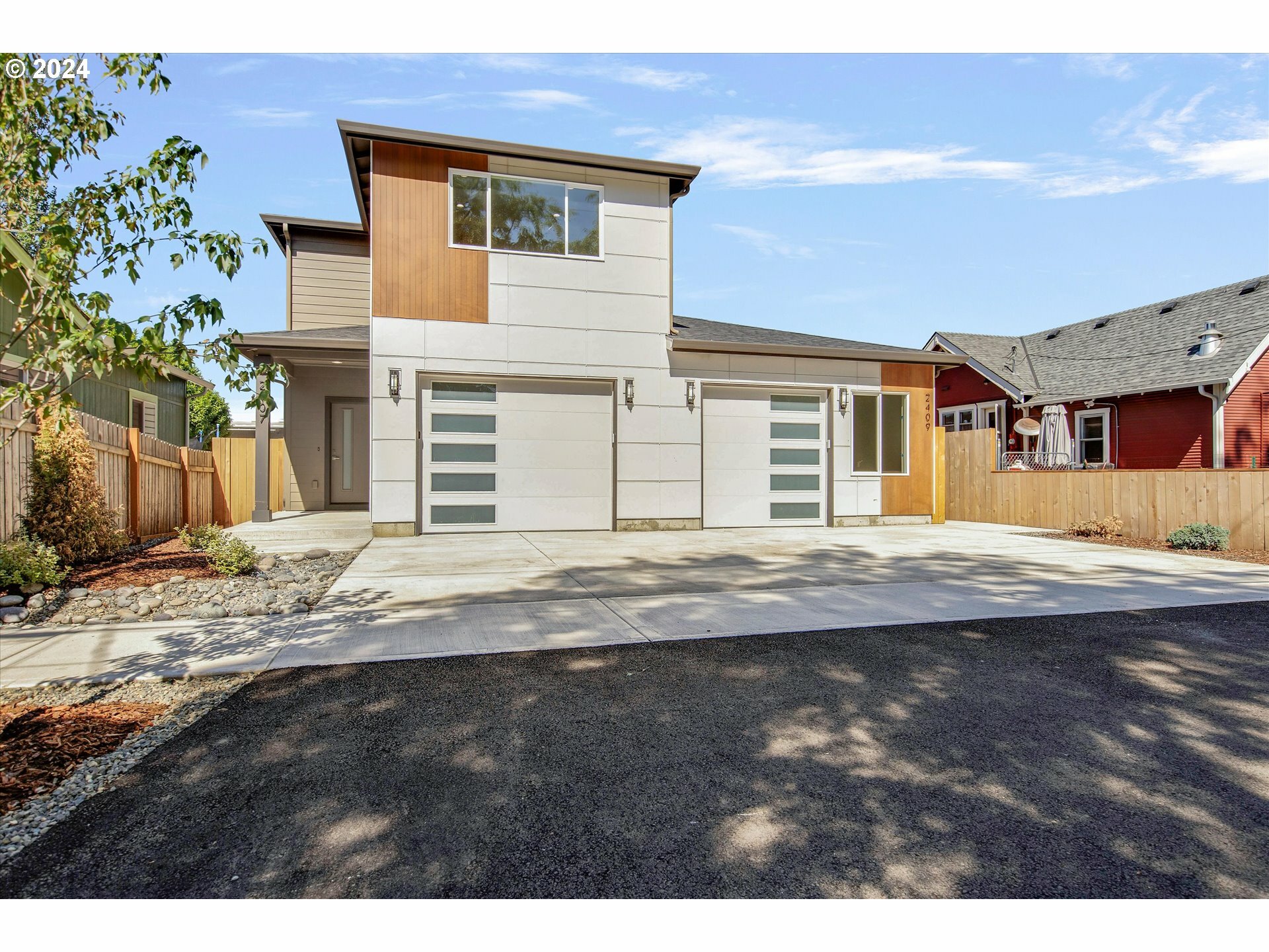 Property Photo: 2407 Thompson Ave WA 98660