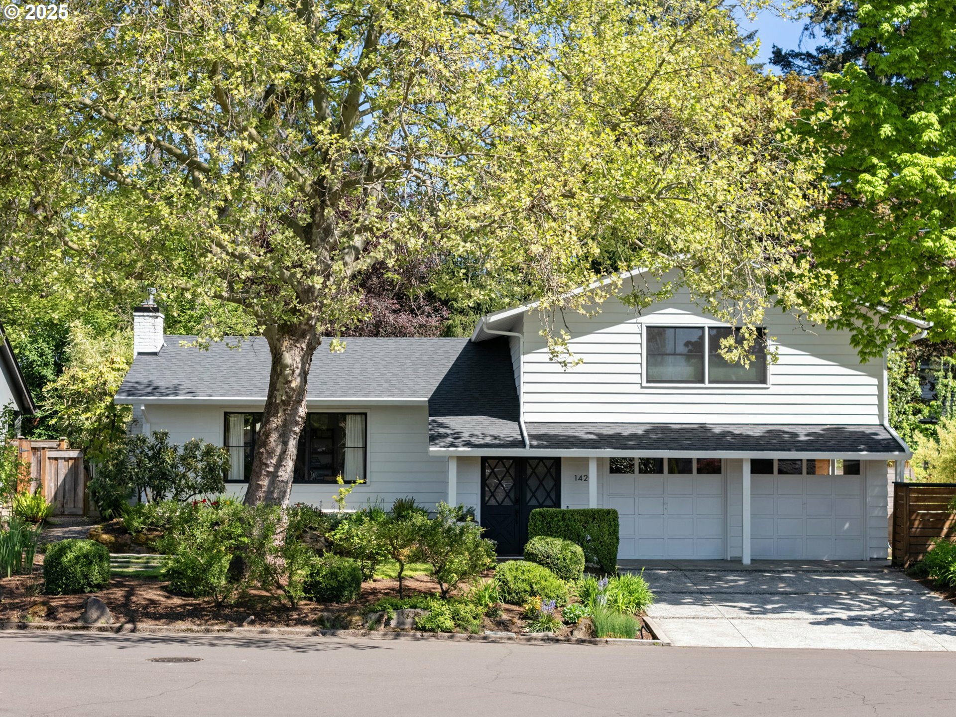 Property Photo: 1420 NW Jenne Ave OR 97229