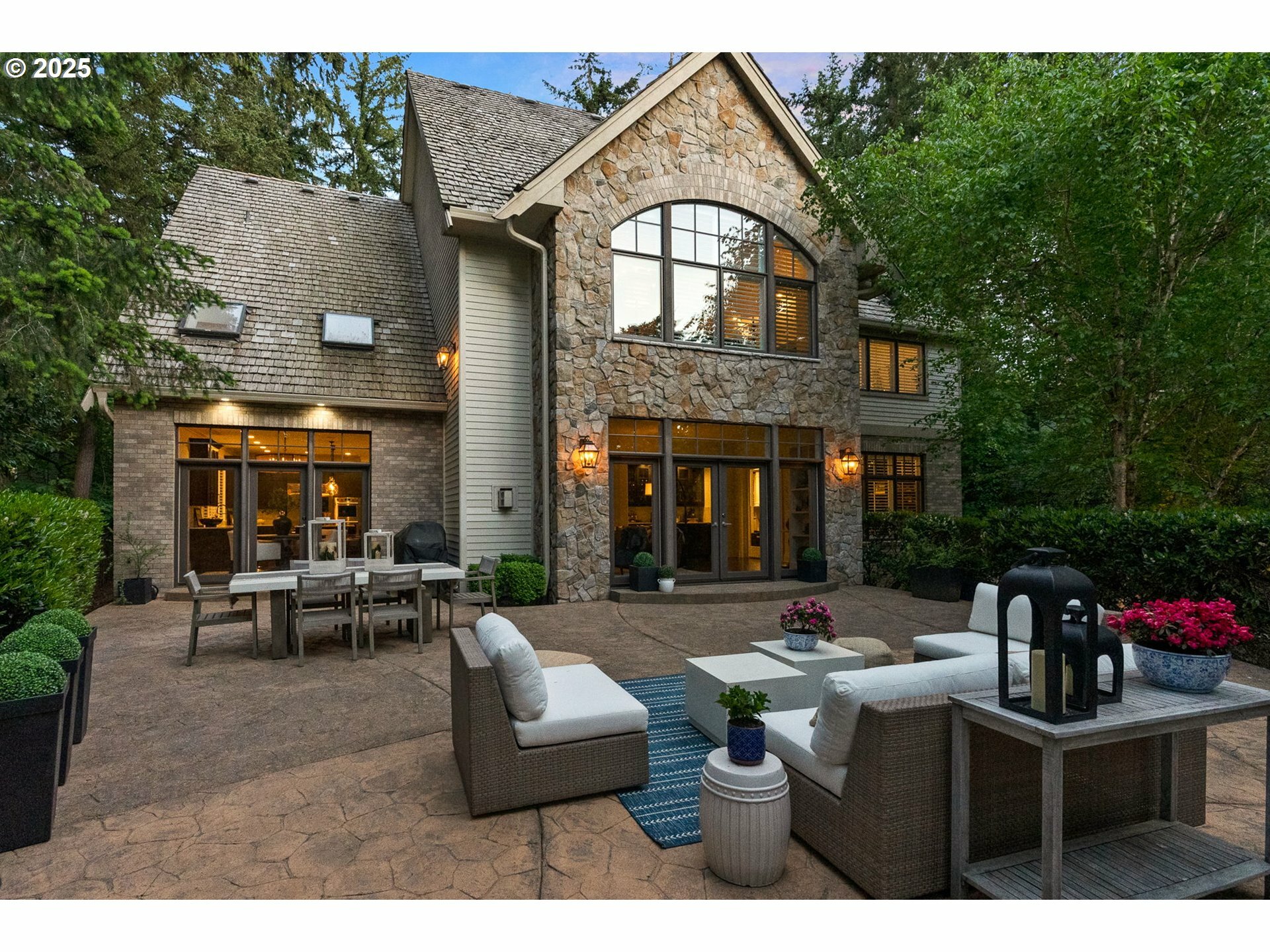Property Photo: 800 Terrace Dr OR 97034