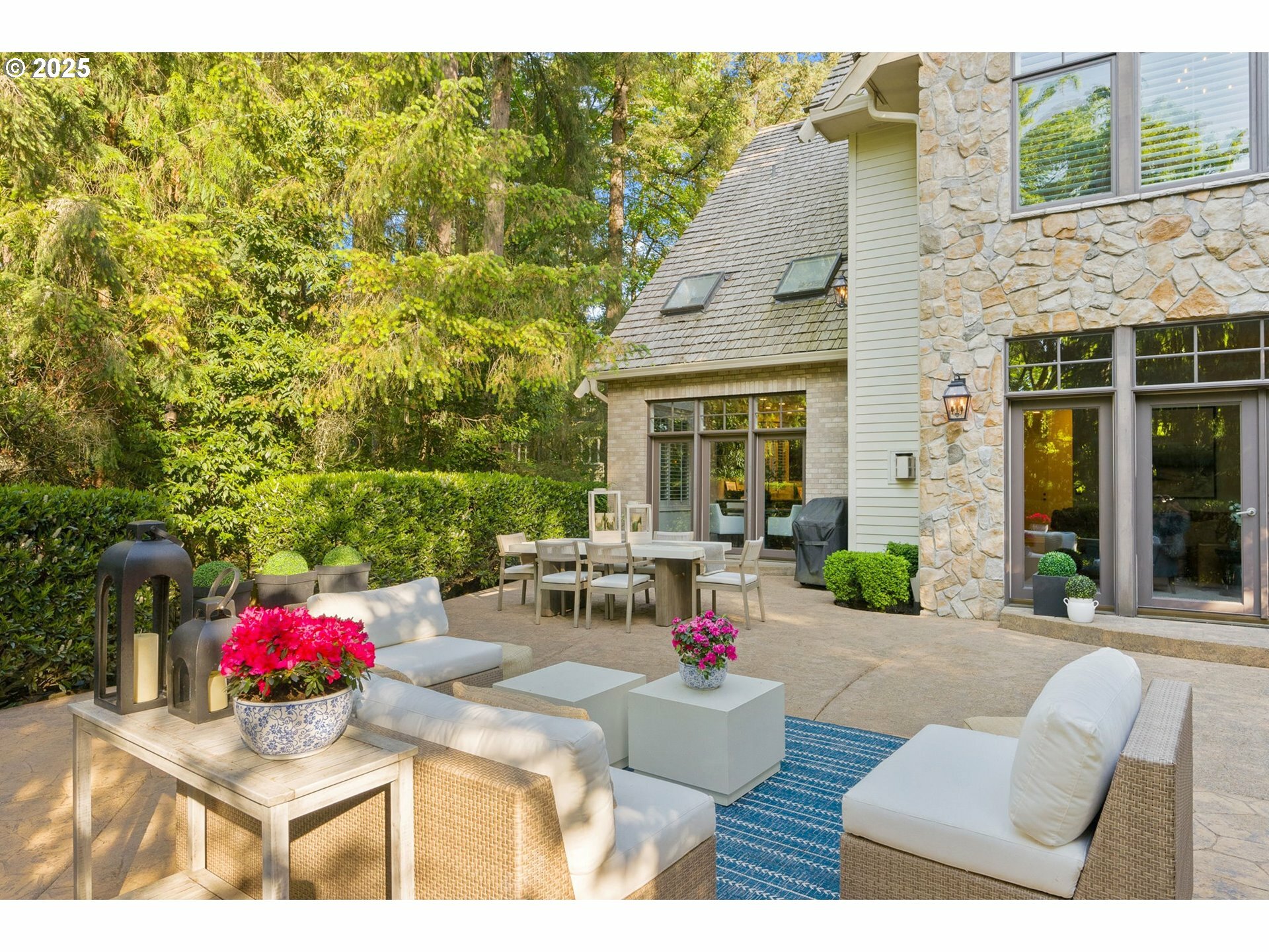 Property Photo: 800 Terrace Dr OR 97034