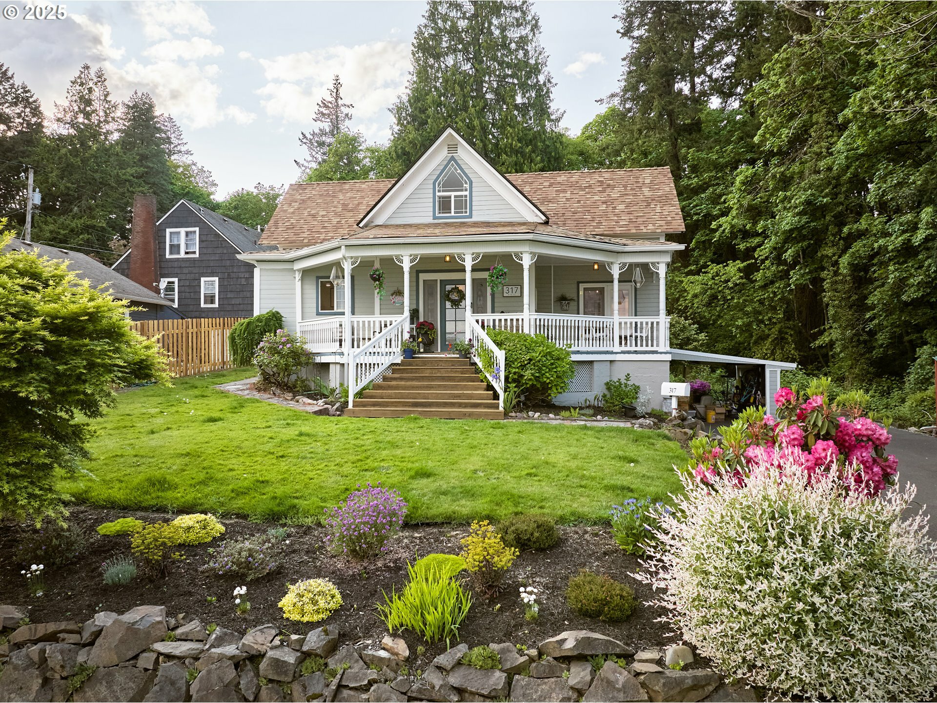 Property Photo: 317 NE 7th Ave WA 98607