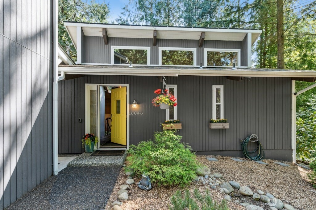 Property Photo: 16046 266th Avenue SE WA 98027