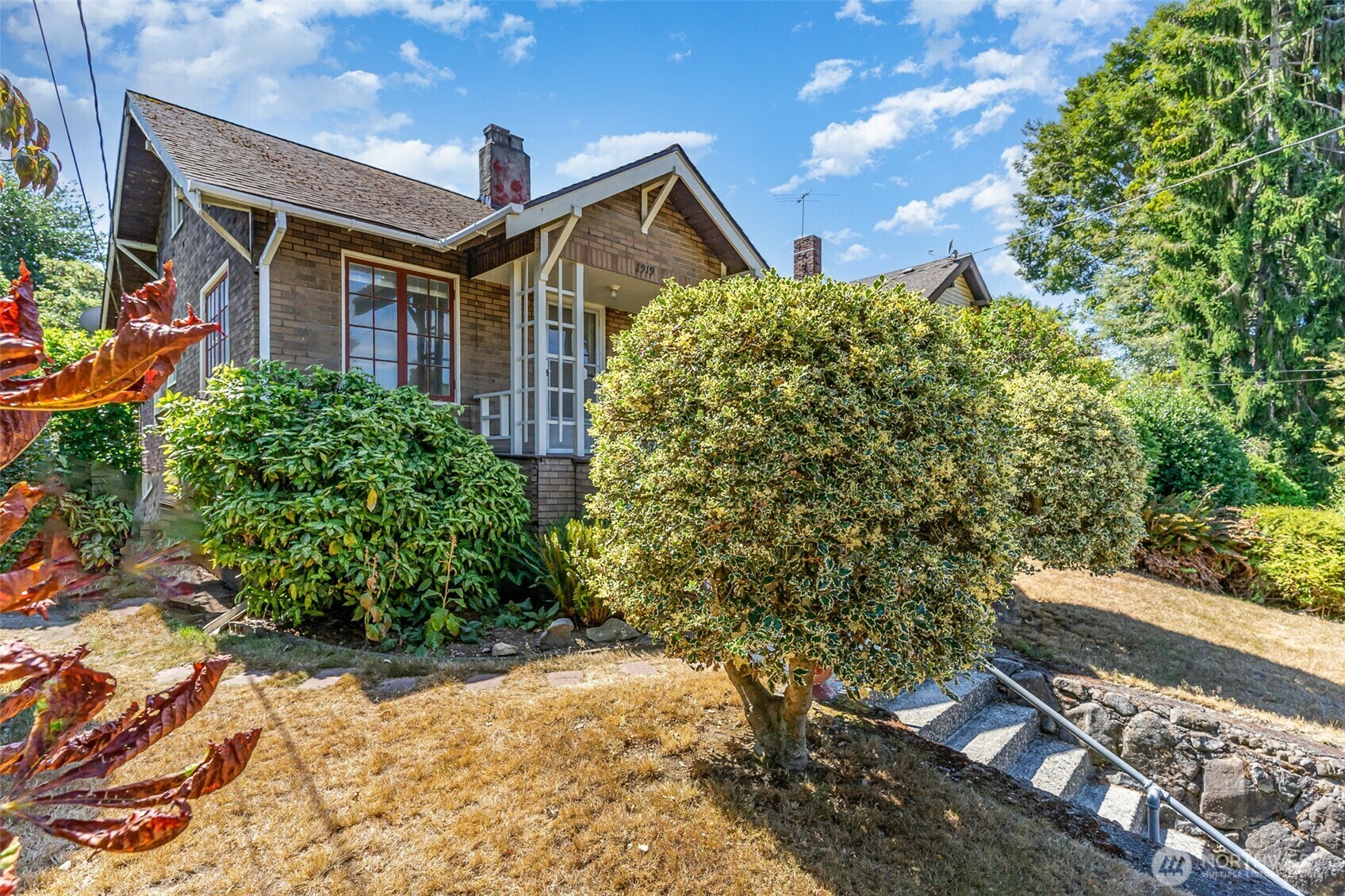 Property Photo: 1919 N 49th Street WA 98103