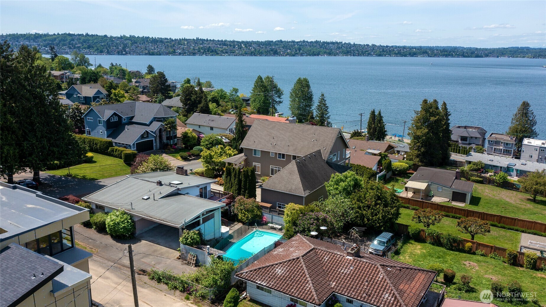 Property Photo: 1006 N 36th St WA 98056