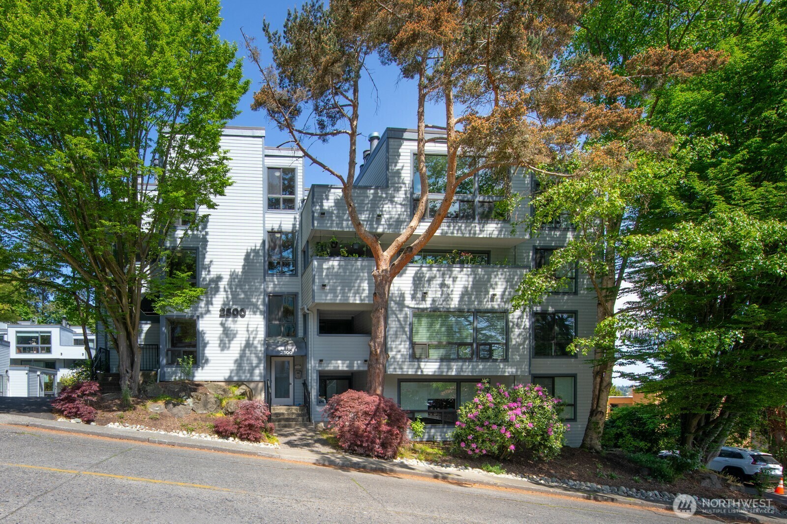 Property Photo: 2500 W Manor Place 216 WA 98199