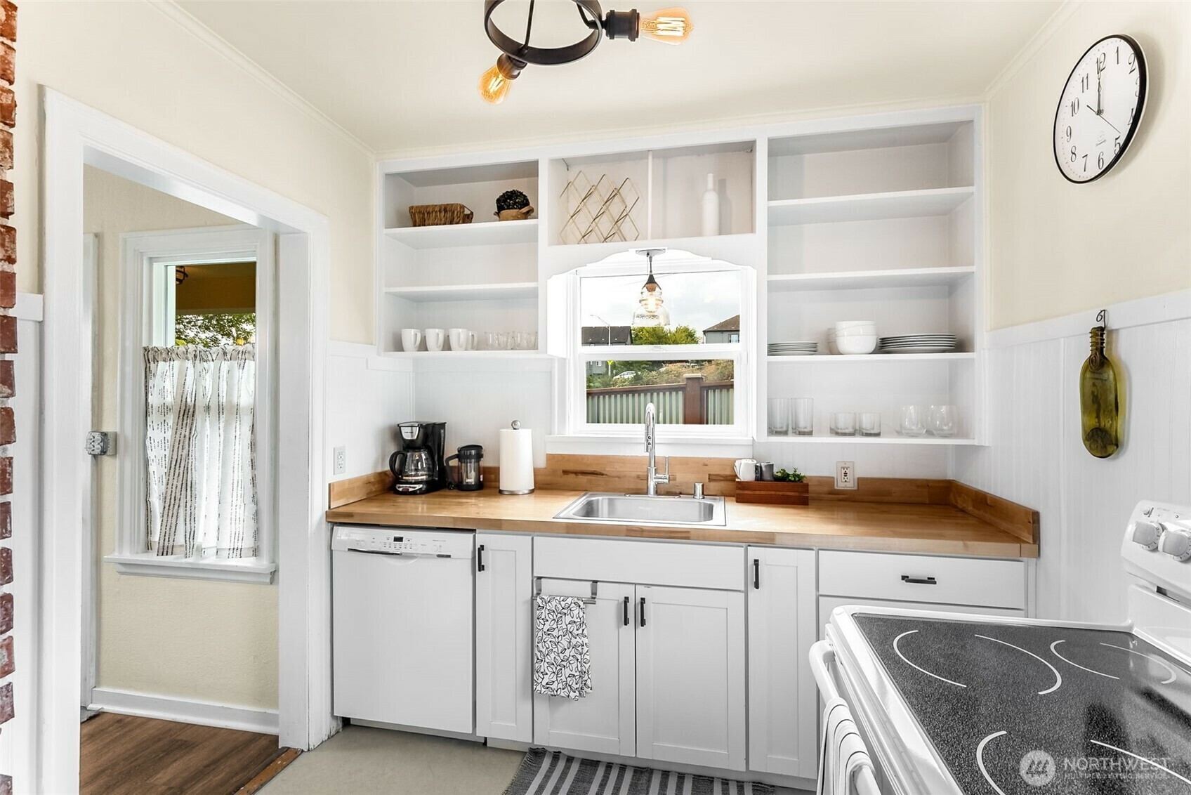 Property Photo: 408 7th Avenue SE WA 98501