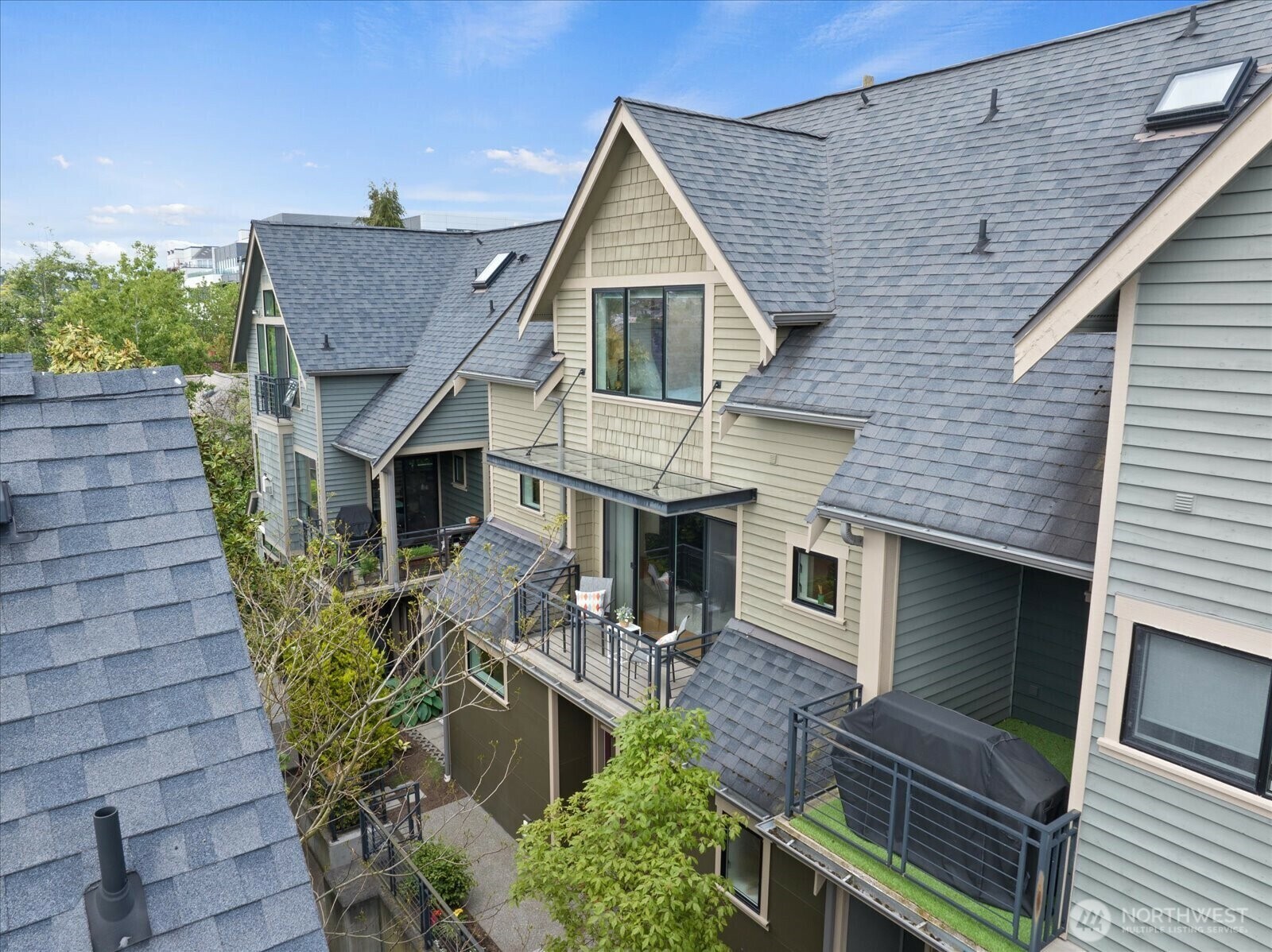 2625  Yale Terrace E  Seattle WA 98102 photo