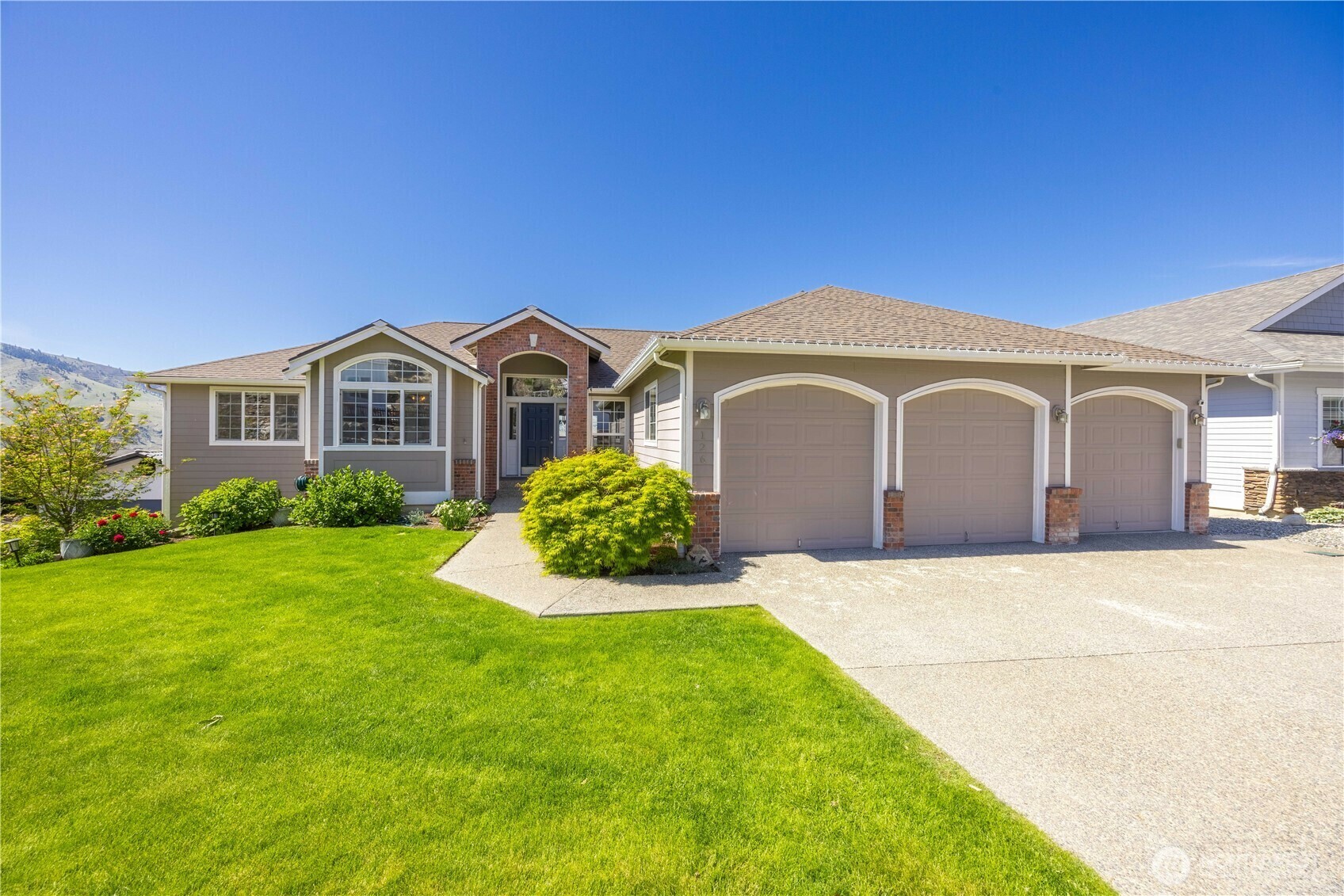Property Photo: 126 Long Drive WA 98816