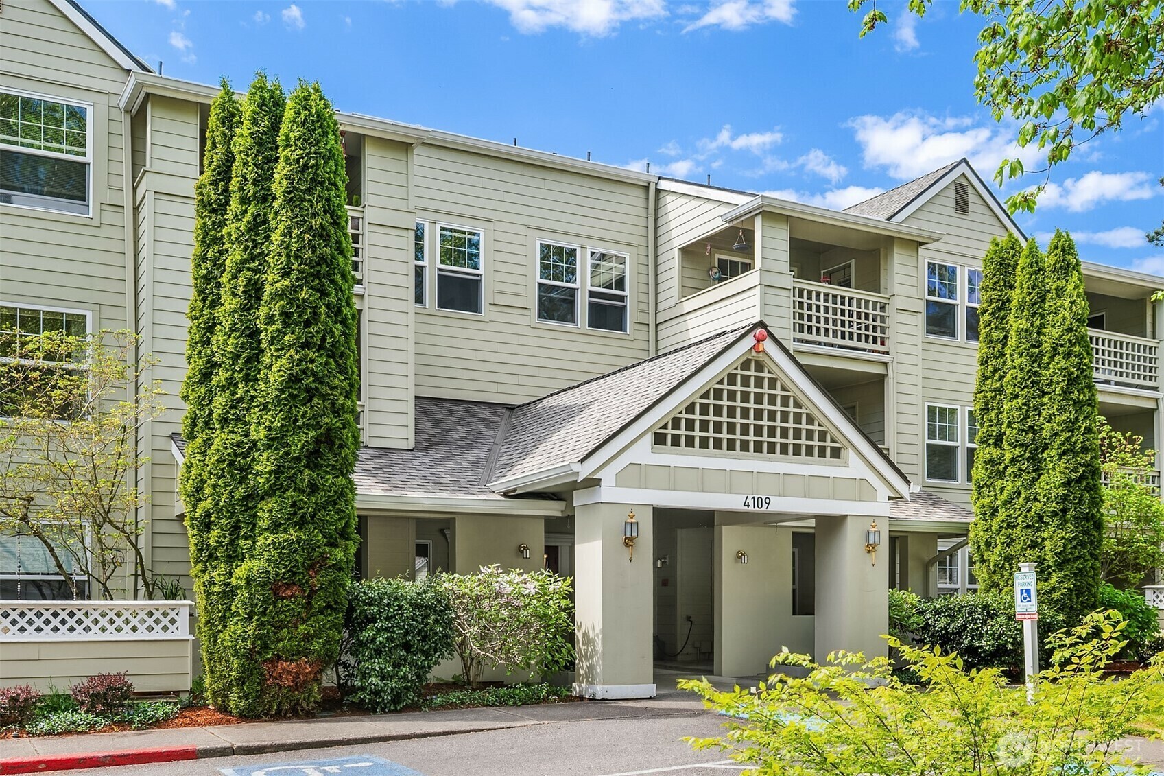 Property Photo: 4109 224th Lane SE 213 WA 98029