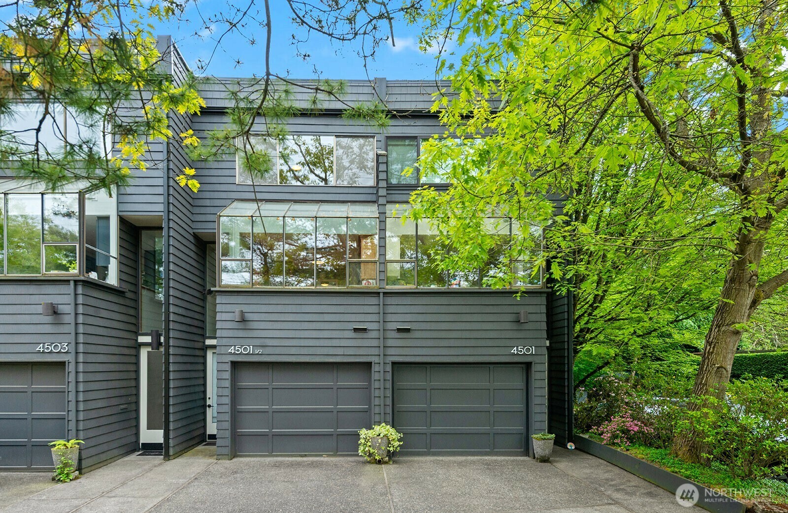 Property Photo: 4501 NE 55th Street 1/2 WA 98105