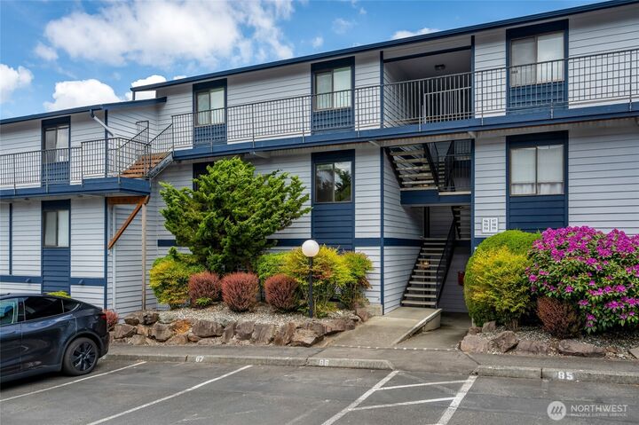 Property Photo:  15416  40th Avenue W 55  WA 98087 