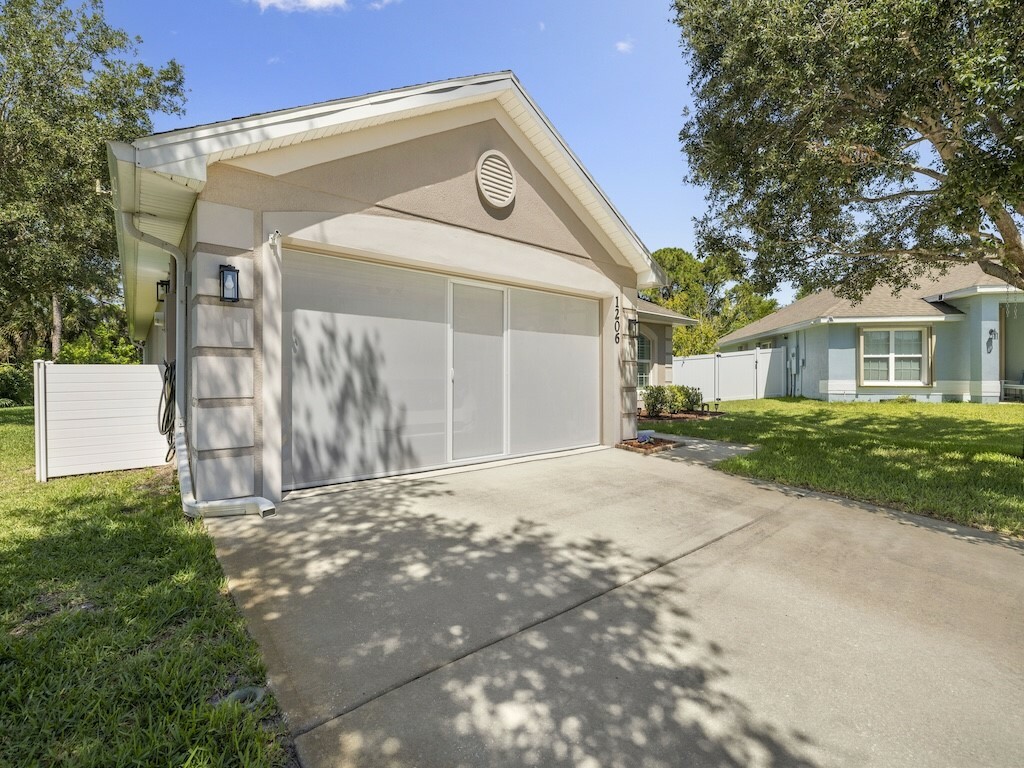 Property Photo: 1206 Briarcliff Court FL 32958