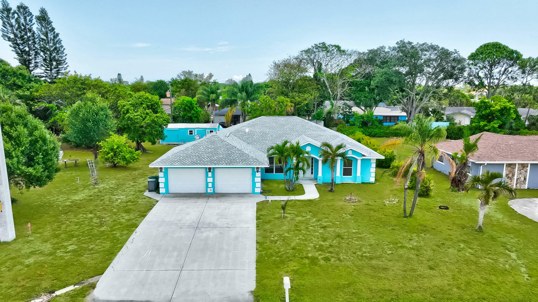 Property Photo: 189 SE Floresta Drive FL 34983